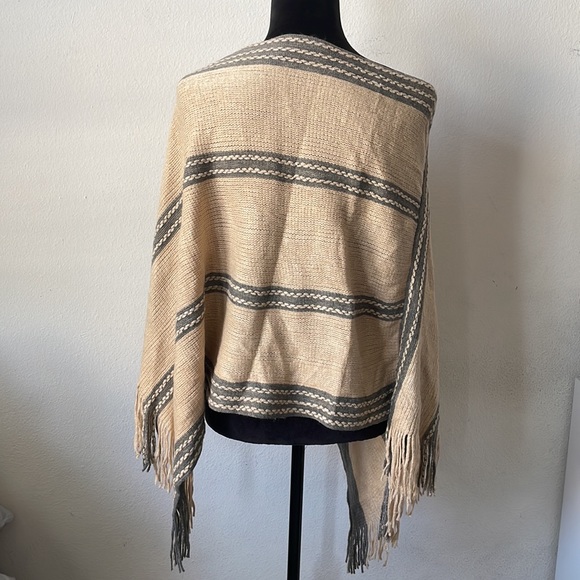 Women Tan & White Stripe Shawl Poncho Knitted Sweater Pullover Fringe Soft - Picture 7 of 9